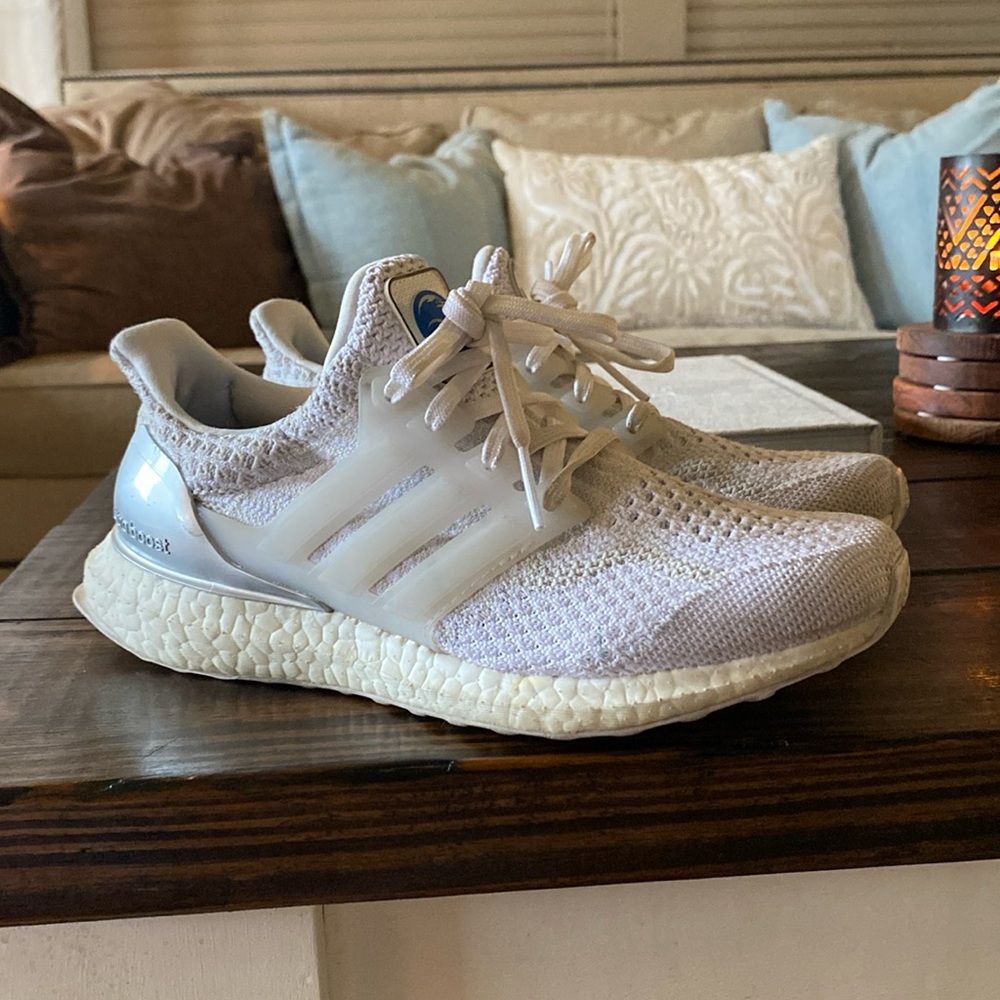 Womens size 6 adidas ultraboost tennis shoes